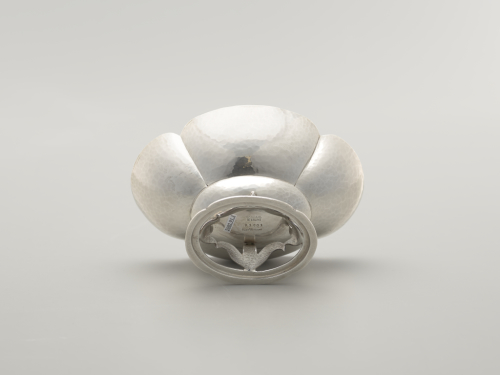 The%20Randahl%20Shop%2C%20%3Cb%3E%3Ci%3E%20Bowl%3C%2Fi%3E%3C%2Fb%3E%2C%20ca.%201930-1935%2C%20sterling%20silver%2C%20The%20Margo%20Grant%20Walsh%2020th%20Century%20Silver%20and%20Metalworks%20Collection%2C%20%26%23169%3B%20unknown%2C%20research%20required%2C%202002.91.1